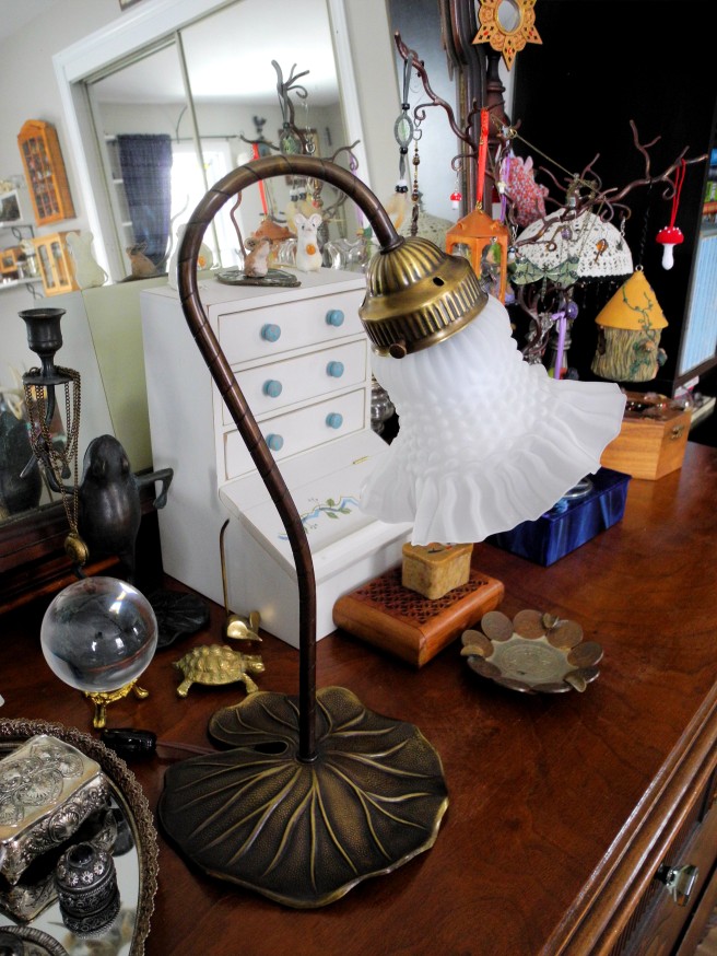 Vintage L&L Brass Lily Pad Lamp